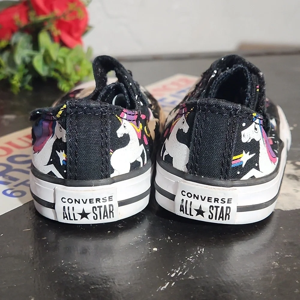 CONVERSE Chuck Taylor Unicorn Sneaker 5M Toddler